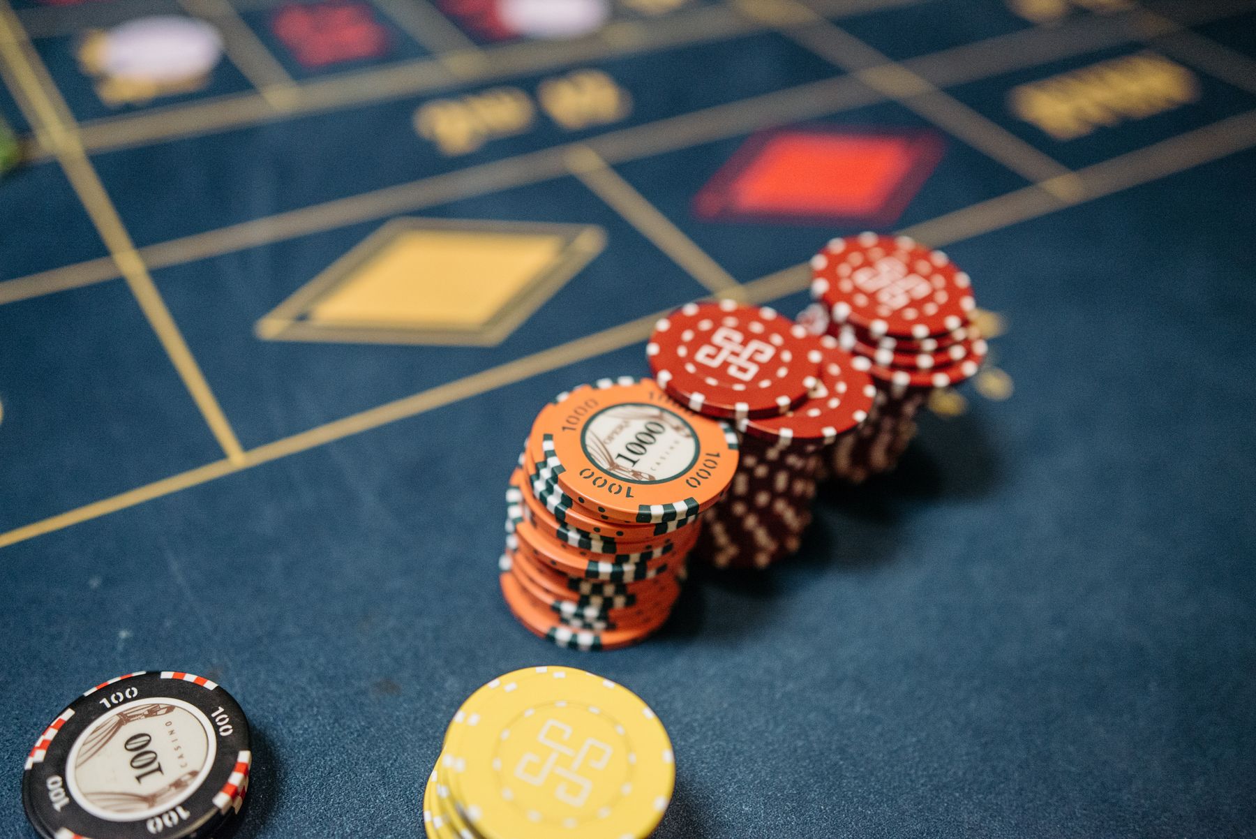 Ảnh chụp bàn roulette và chip minh họa cấp bậc JBO VIP và hoàn trả - ảnh 2